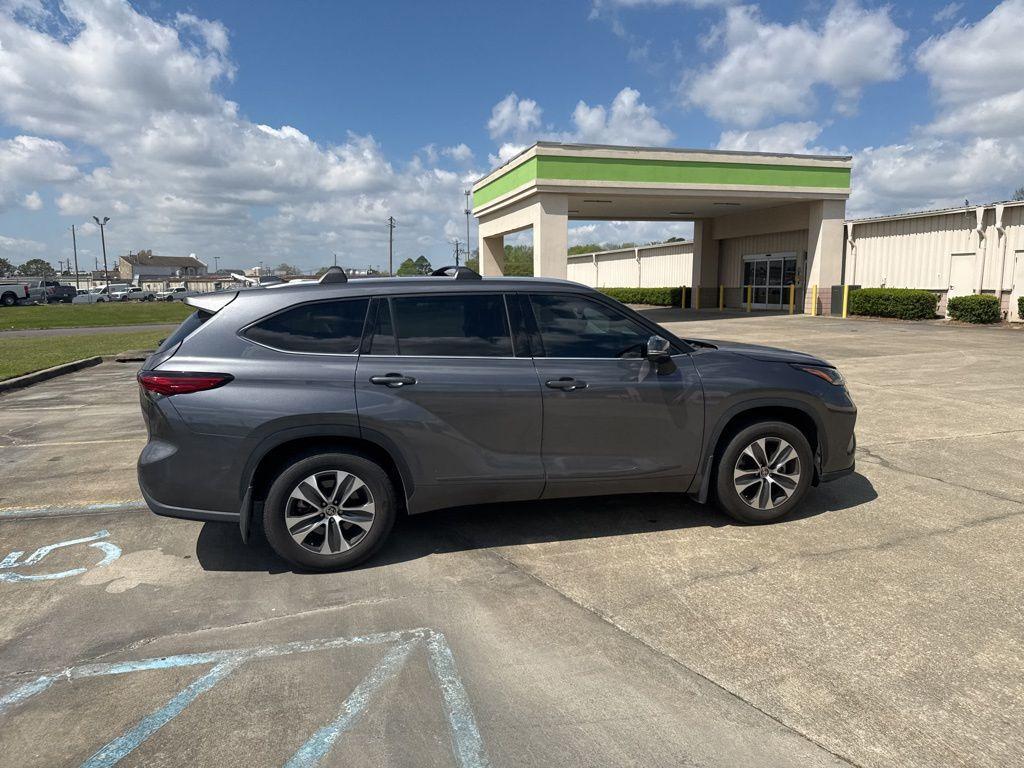 used 2021 Toyota Highlander car, priced at $25,327