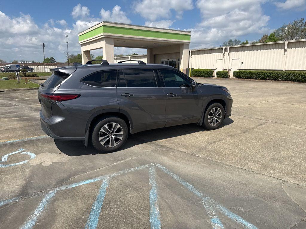 used 2021 Toyota Highlander car, priced at $25,327