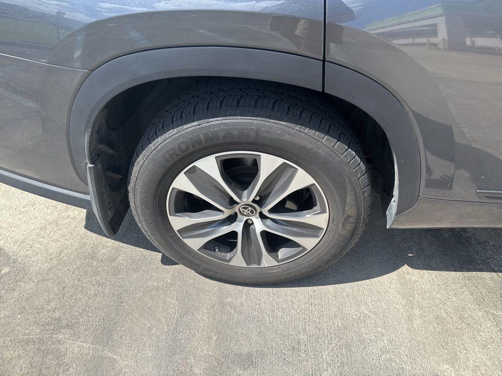 used 2021 Toyota Highlander car, priced at $25,327