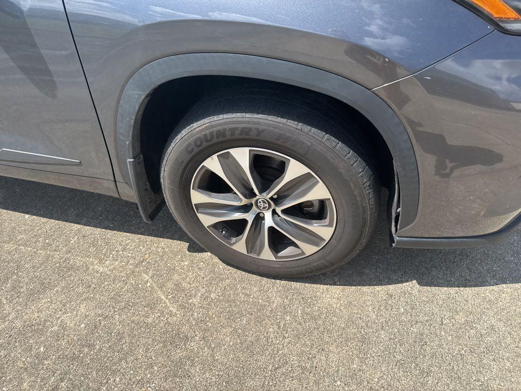 used 2021 Toyota Highlander car, priced at $25,327