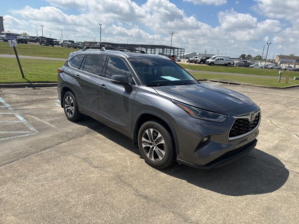 used 2021 Toyota Highlander car, priced at $25,327