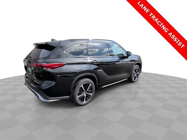 used 2022 Toyota Highlander car, priced at $36,300