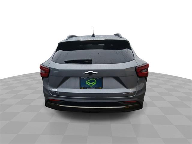 used 2025 Chevrolet Trax car, priced at $23,002