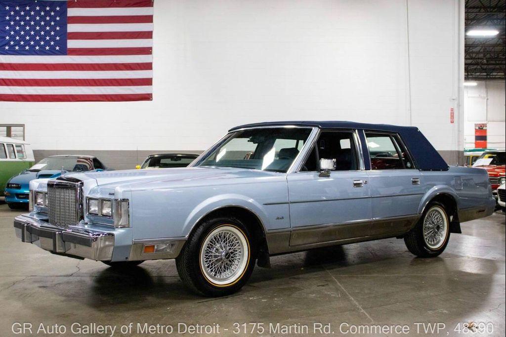 used 1986 Lincoln Town Car car, priced at $19,900