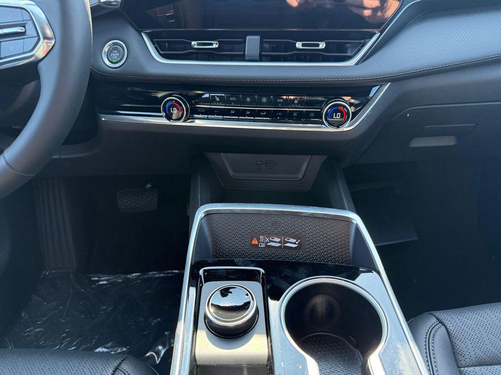 new 2026 Chevrolet Equinox car, priced at $28,382