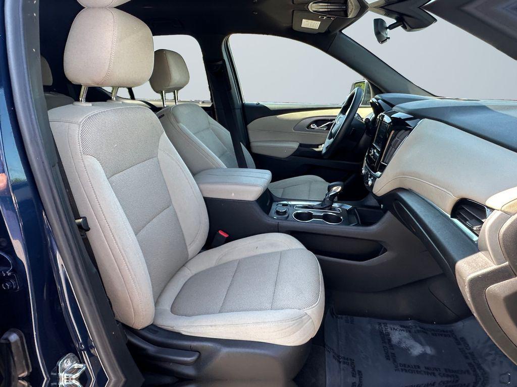 used 2022 Chevrolet Traverse car, priced at $22,800