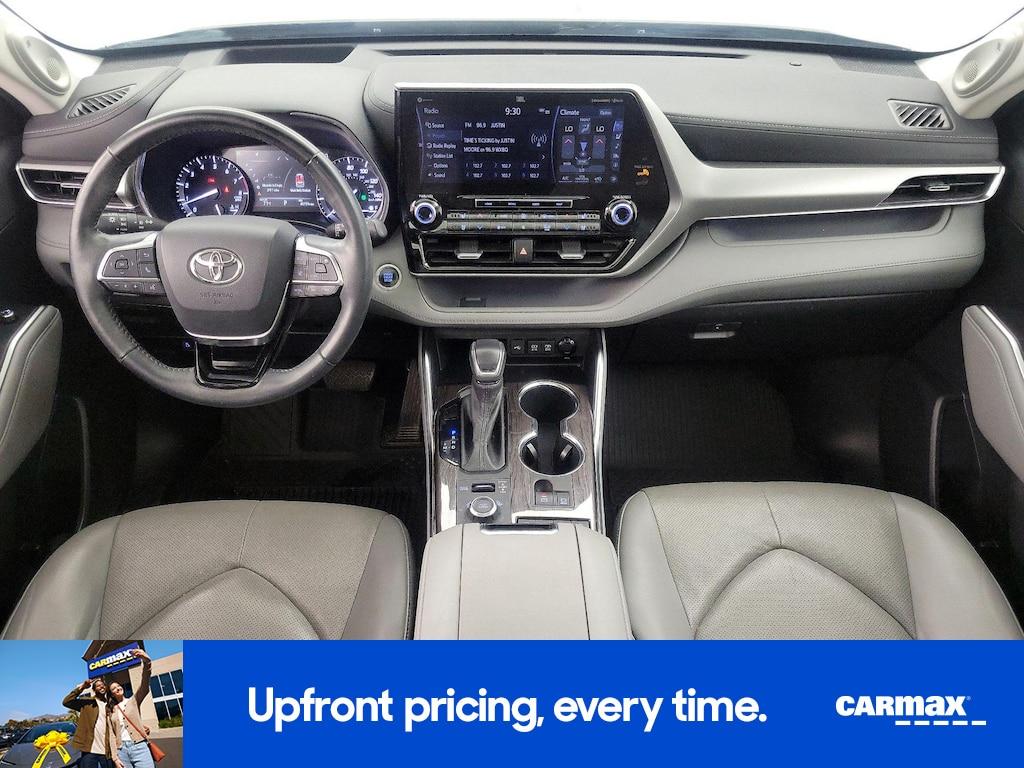 used 2021 Toyota Highlander car, priced at $33,998