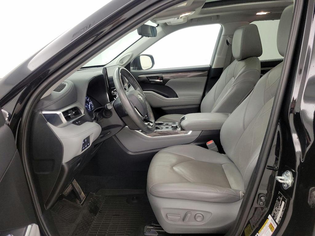 used 2021 Toyota Highlander car, priced at $33,998