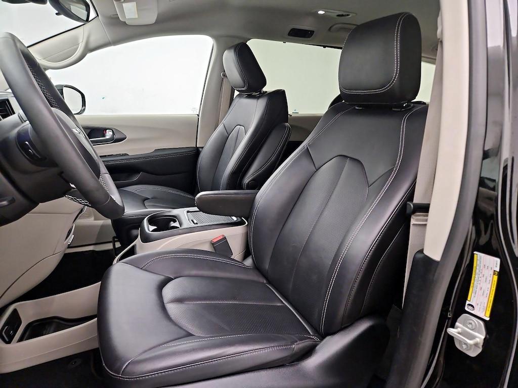 used 2024 Chrysler Pacifica car, priced at $32,998