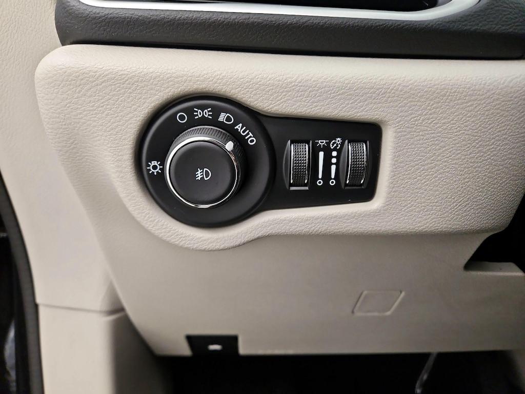 used 2024 Chrysler Pacifica car, priced at $32,998