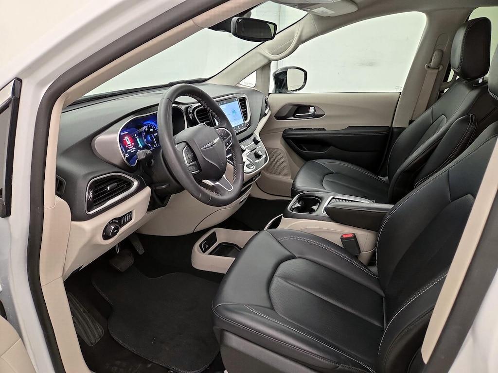 used 2024 Chrysler Pacifica car, priced at $27,998