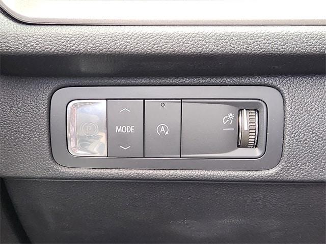 used 2025 Chevrolet Traverse car, priced at $35,991