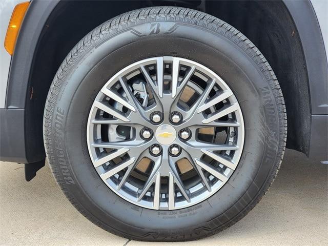 used 2025 Chevrolet Traverse car, priced at $35,991