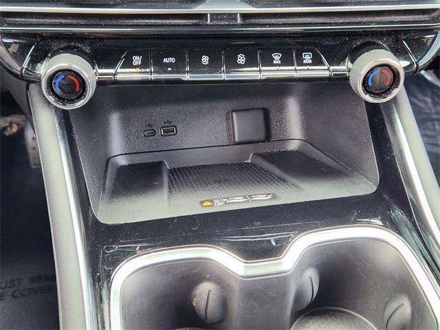 used 2025 Chevrolet Traverse car, priced at $35,991