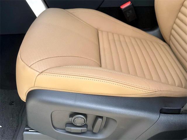 new 2025 Land Rover Discovery car, priced at $67,800