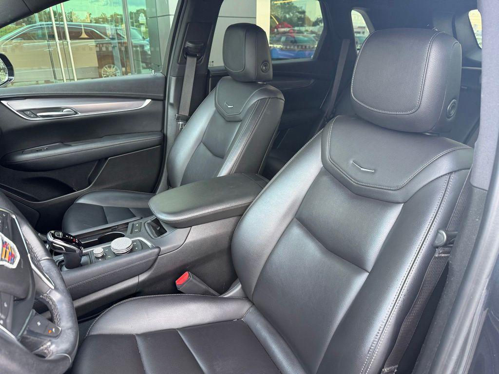 used 2021 Cadillac XT5 car, priced at $25,078