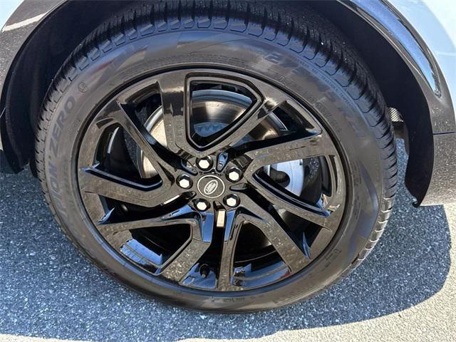 new 2025 Land Rover Discovery car, priced at $65,778