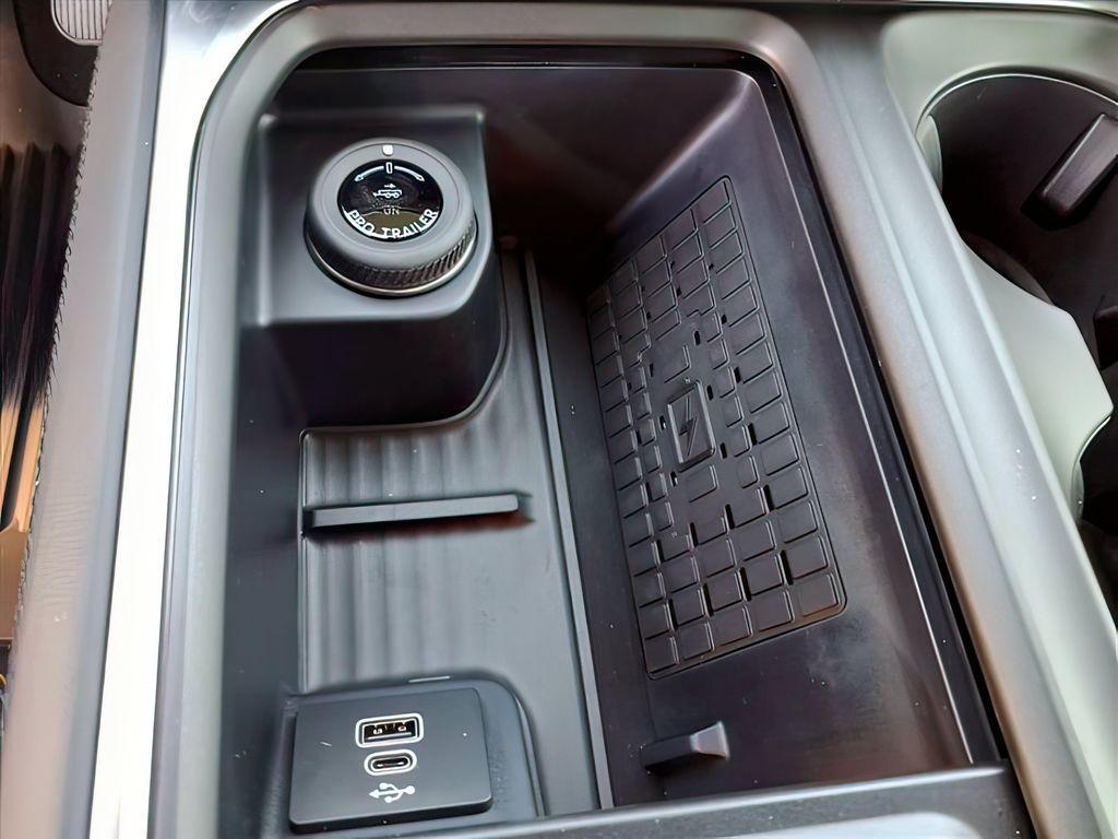 new 2025 Ford Expedition car, priced at $79,327