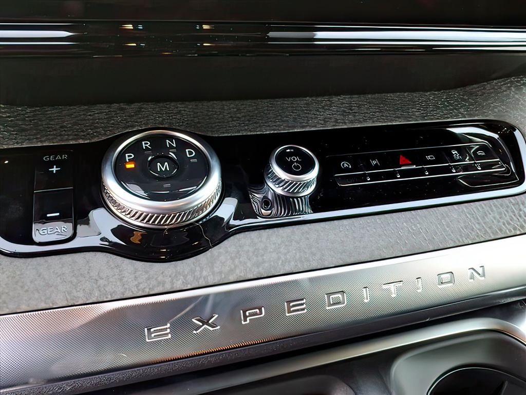 new 2025 Ford Expedition car, priced at $79,327