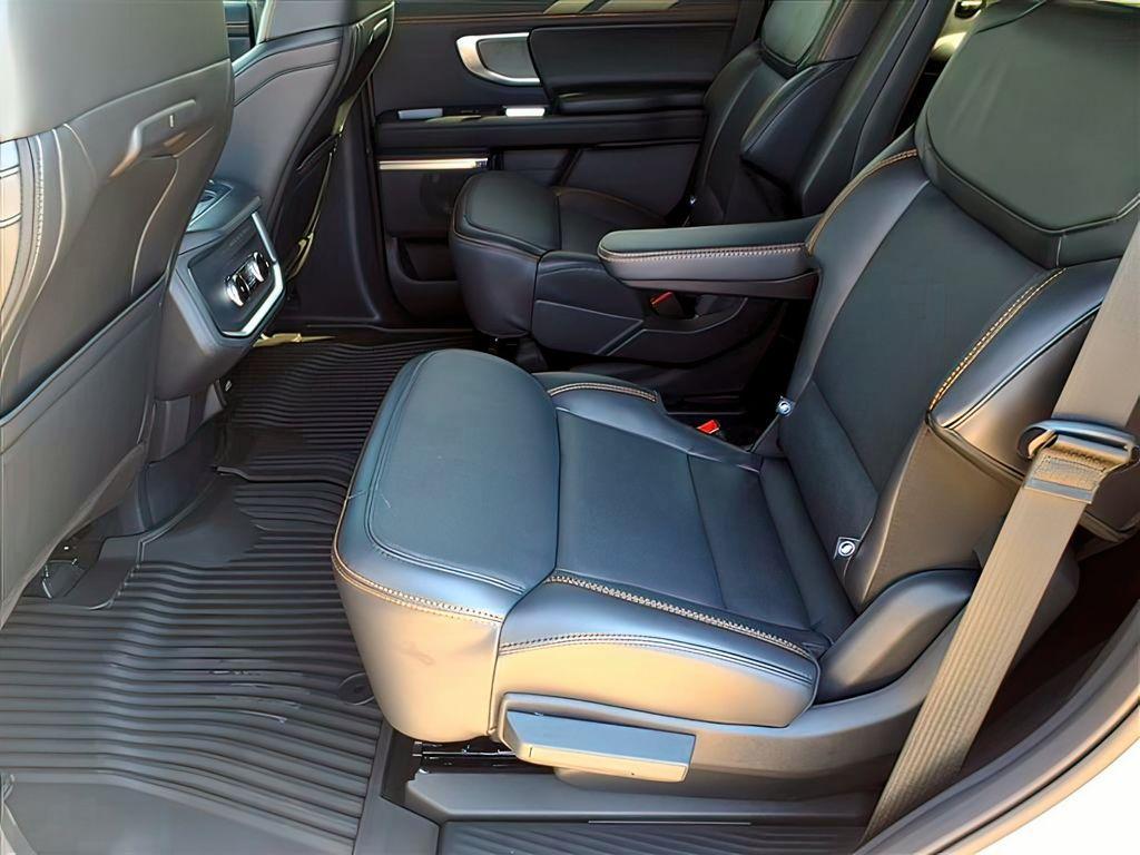 new 2025 Ford Expedition car, priced at $79,327