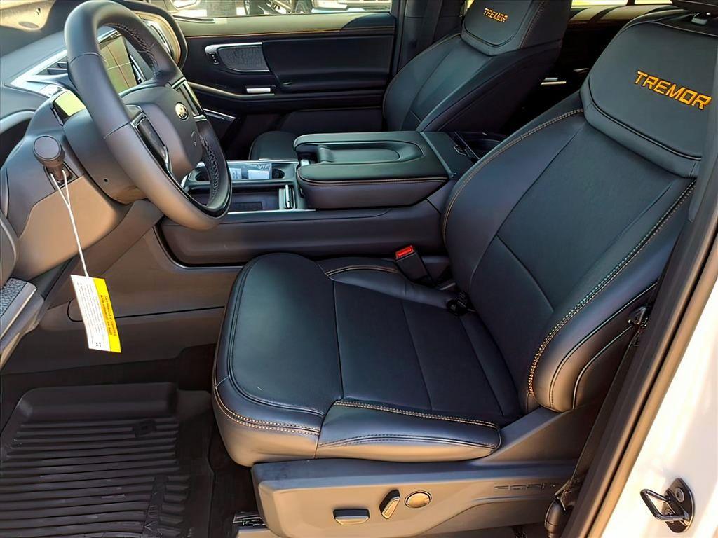 new 2025 Ford Expedition car, priced at $79,327