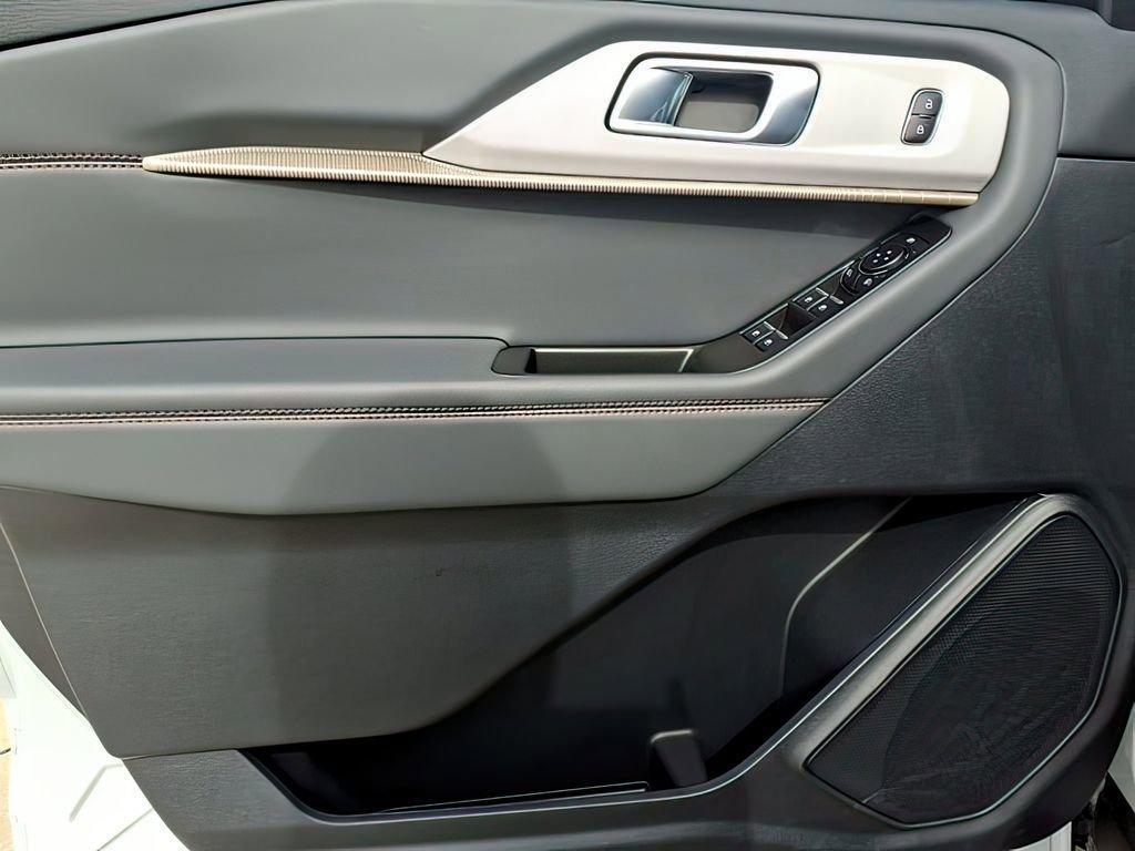 new 2025 Ford Explorer car, priced at $38,600