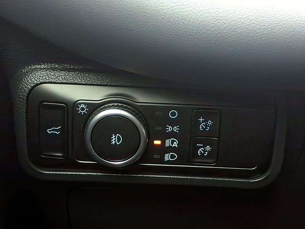 new 2025 Ford Explorer car, priced at $38,600