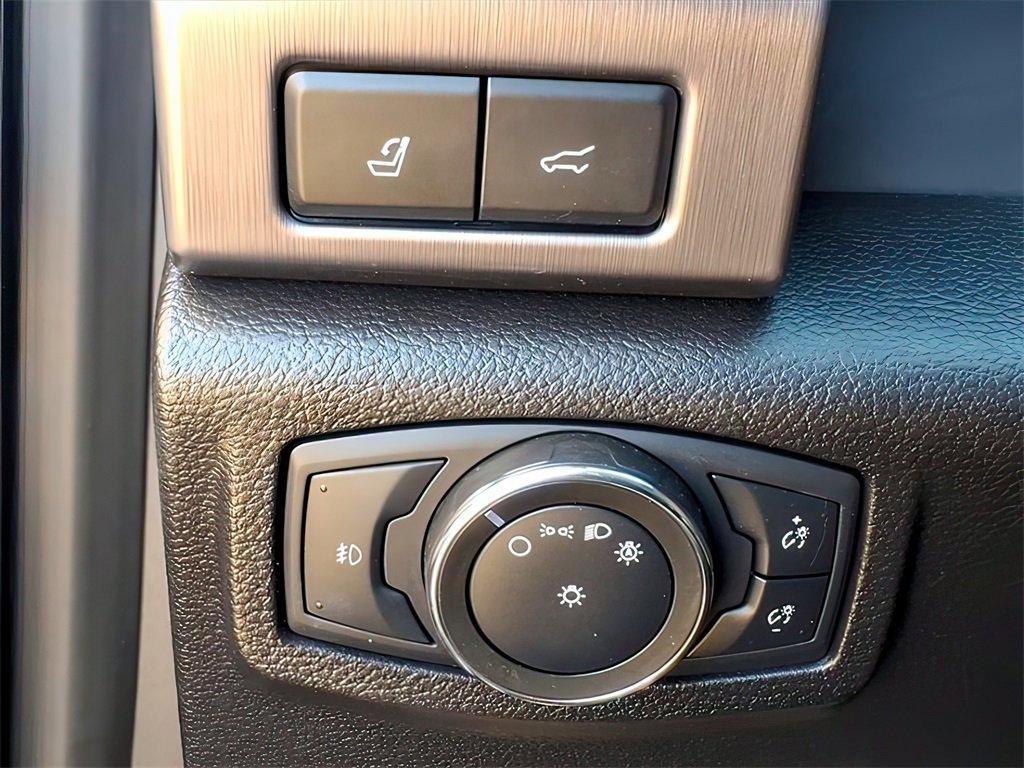 2020 Star White Ford Expedition Max