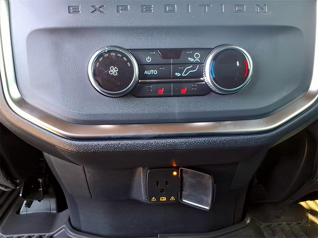 new 2025 Ford Expedition car, priced at $83,500