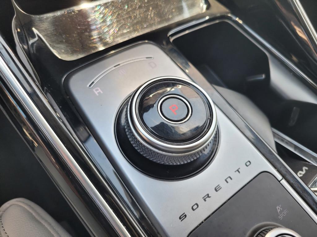 used 2023 Kia Sorento Hybrid car, priced at $33,076