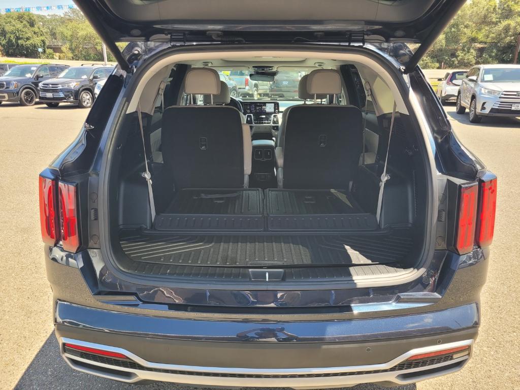 used 2023 Kia Sorento Hybrid car, priced at $33,076