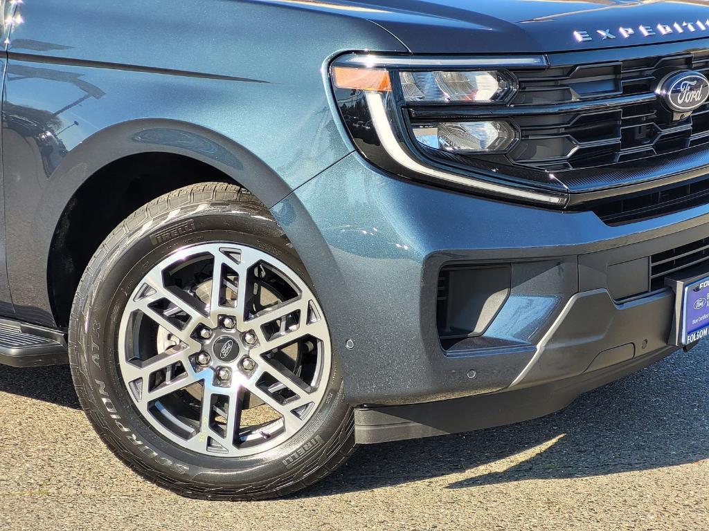 used 2025 Ford Expedition car, priced at $60,000