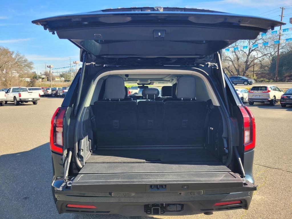 used 2025 Ford Expedition car, priced at $60,000