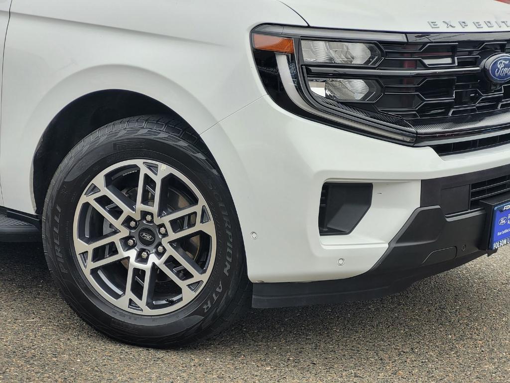 used 2025 Ford Expedition car, priced at $60,826