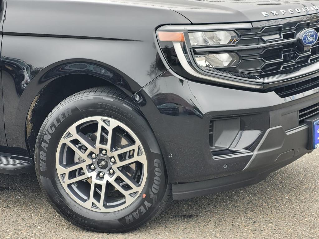 used 2025 Ford Expedition car, priced at $57,188
