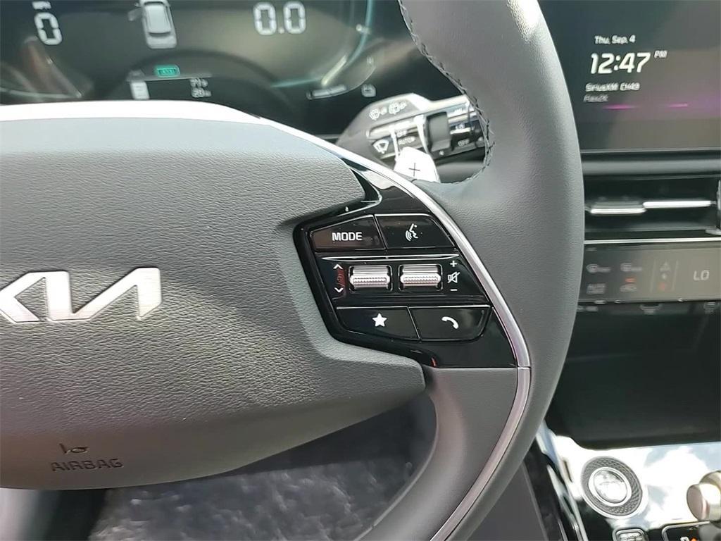 new 2025 Kia Niro car, priced at $31,980