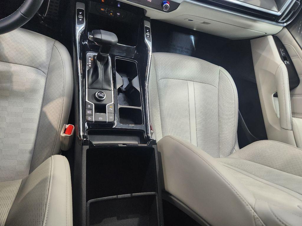used 2025 Kia Sorento car, priced at $33,988