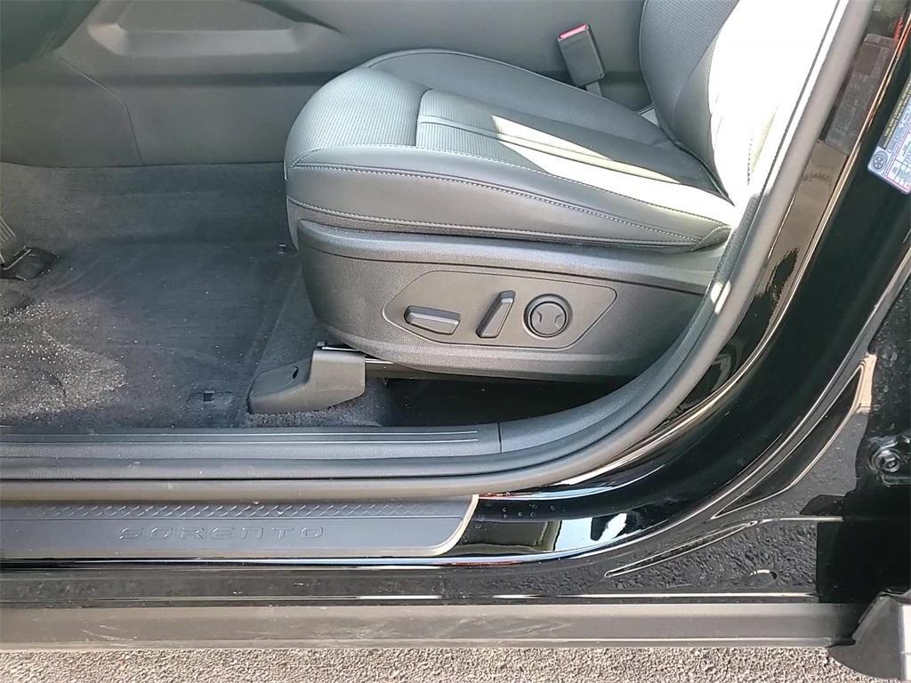 used 2025 Kia Sorento car, priced at $30,288