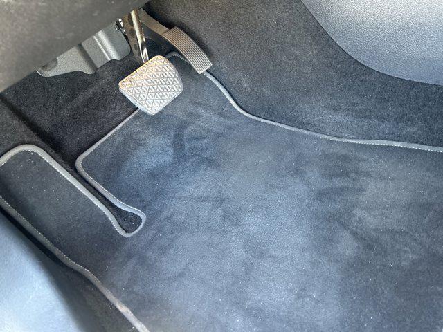 used 2022 Mercedes-Benz GLB 250 car, priced at $29,990