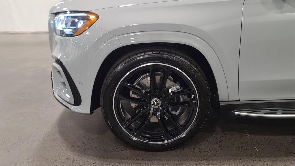 new 2026 Mercedes-Benz GLS 580 car, priced at $136,255