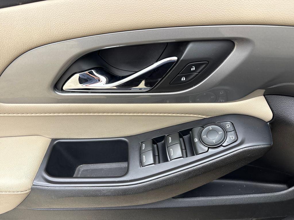 used 2022 Chevrolet Traverse car, priced at $21,501