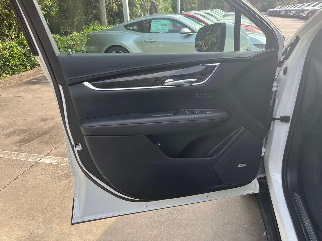 used 2021 Cadillac XT5 car, priced at $17,000