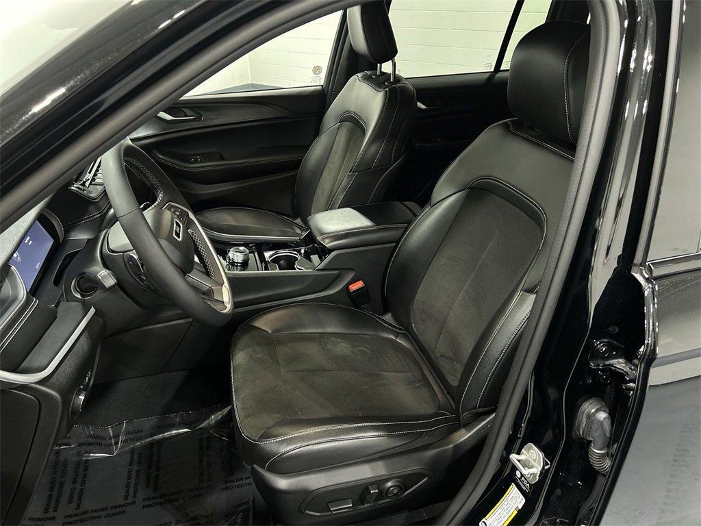 used 2023 Jeep Grand Cherokee car, priced at $28,950