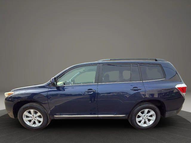 used 2013 Toyota Highlander car, priced at $9,999