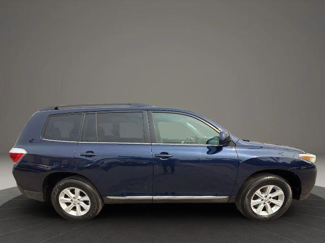 used 2013 Toyota Highlander car, priced at $9,999