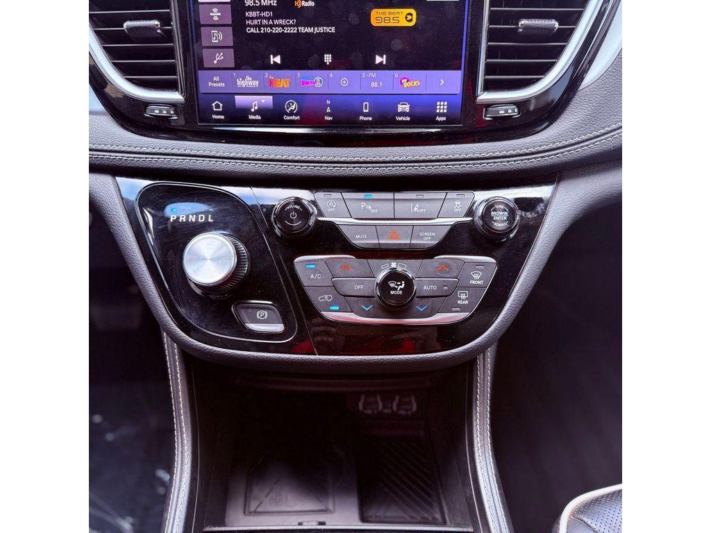 used 2025 Chrysler Pacifica car, priced at $31,088