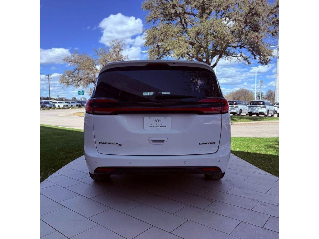 used 2025 Chrysler Pacifica car, priced at $31,088