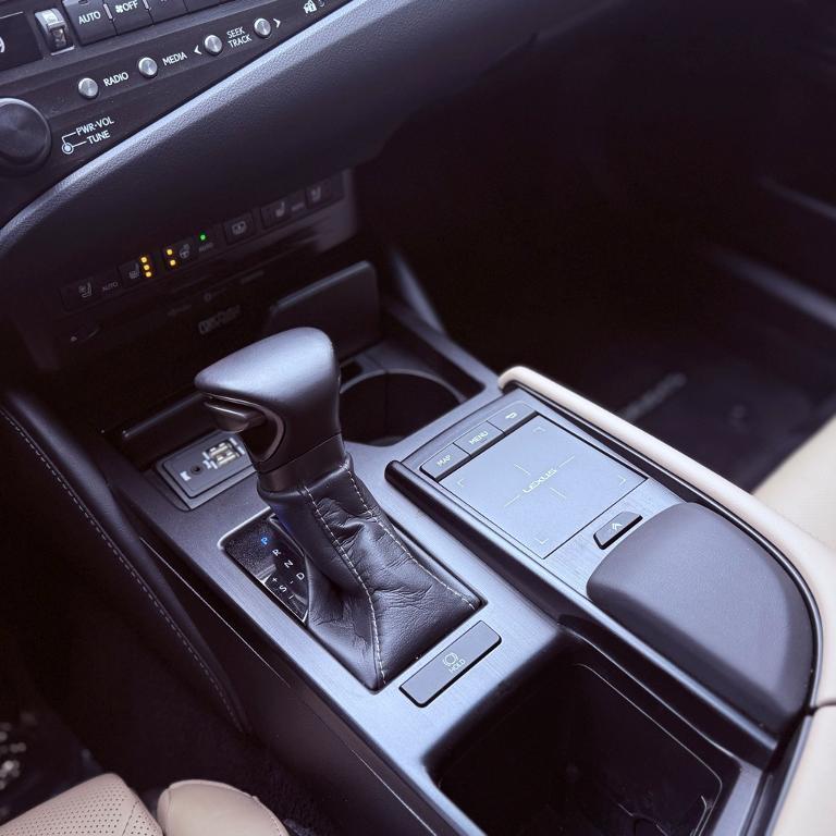 used 2020 Lexus ES 350 car, priced at $32,186