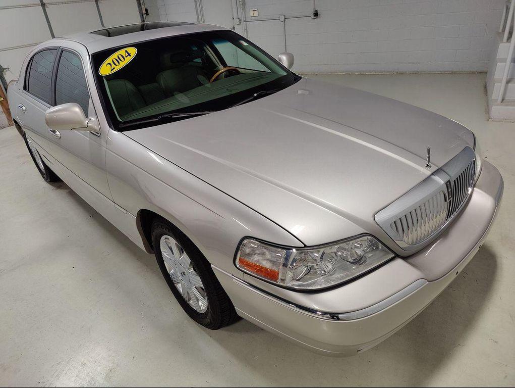 used 2004 Lincoln Town Car car, priced at $14,995