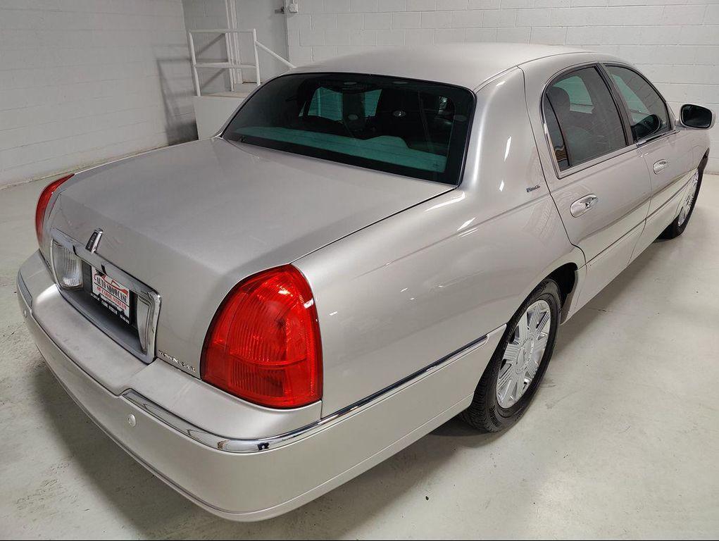 used 2004 Lincoln Town Car car, priced at $14,995